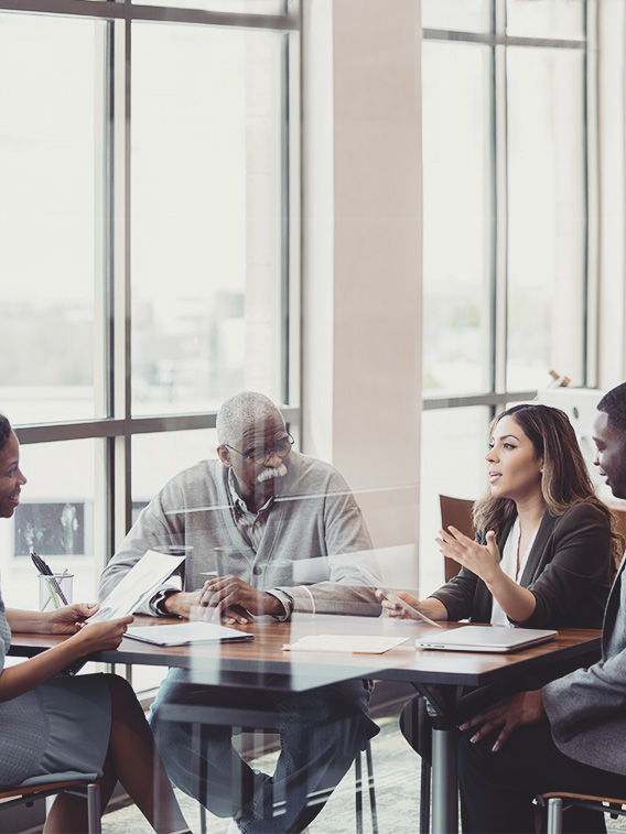 4 people on a meeting